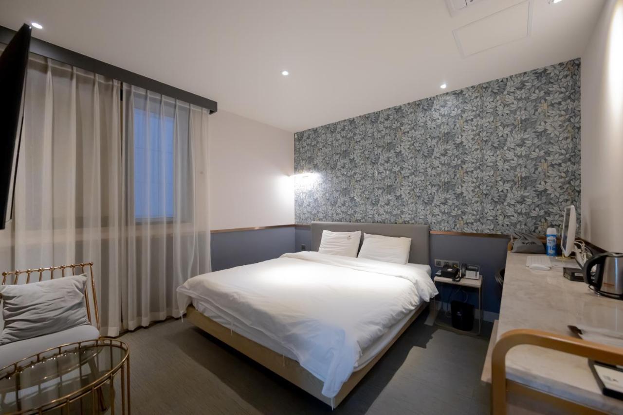 Hound Hotel Seomyeon-Beomcheon Busan Exterior photo