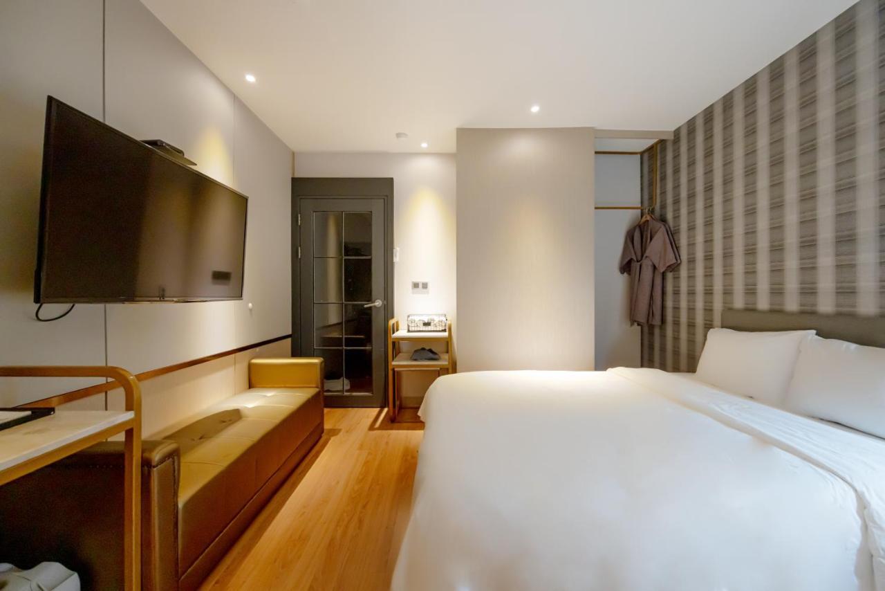Hound Hotel Seomyeon-Beomcheon Busan Exterior photo