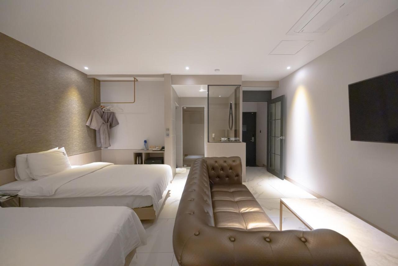 Hound Hotel Seomyeon-Beomcheon Busan Exterior photo